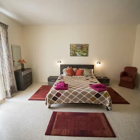 K85 - Large Private House