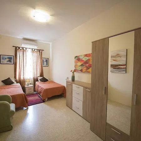K85 - Large Private House *